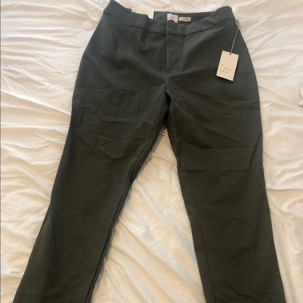 High-Rise  Pants size 6